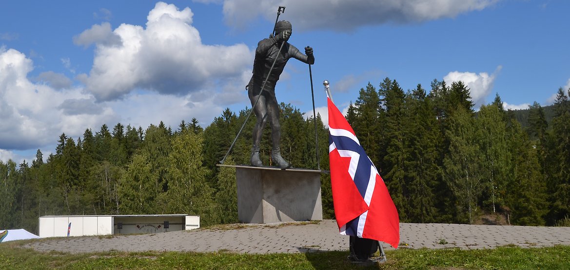 Ole Einar-statuen Simostranda